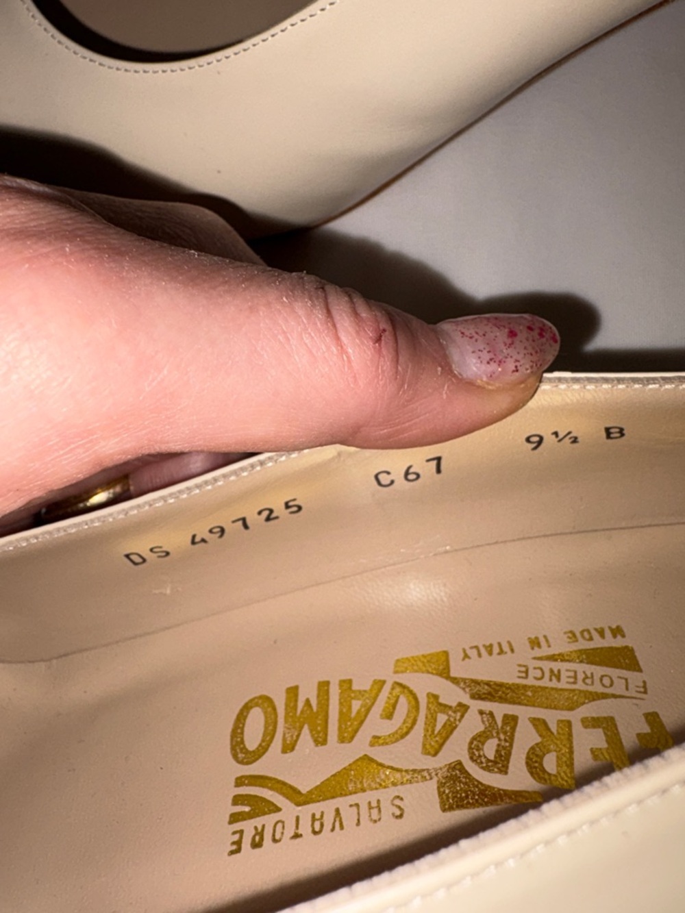 VINTAGE Salvatore Ferragamo Cream Leather Block Heel Pumps Size 9.5 - Picture 6 of 7